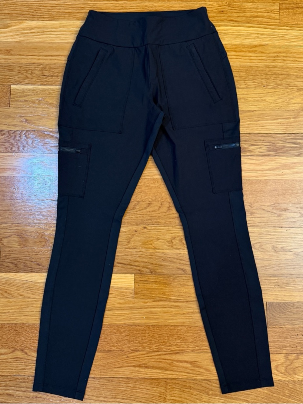Athleta Headlands Hybrid Cargo Pants in Black - Size 4